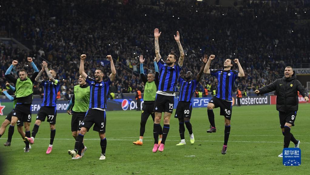 斯基拉：富勒姆想签米兰边锋丘库埃泽，已经开启球员转会谈判（斯基拉：富勒姆求购米兰翼锋丘库埃泽，转会谈判已启动）