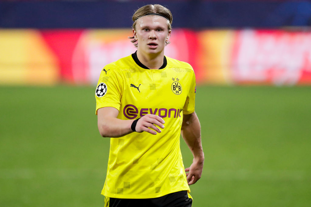 裁判判罚引发球迷不满（判罚争议点燃球迷不满）