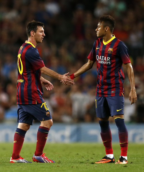 戴维对乌迪内斯的进球被吹越位，但VAR划线似乎存在问题（戴维对阵乌迪内斯进球被判越位，VAR划线判定存疑）