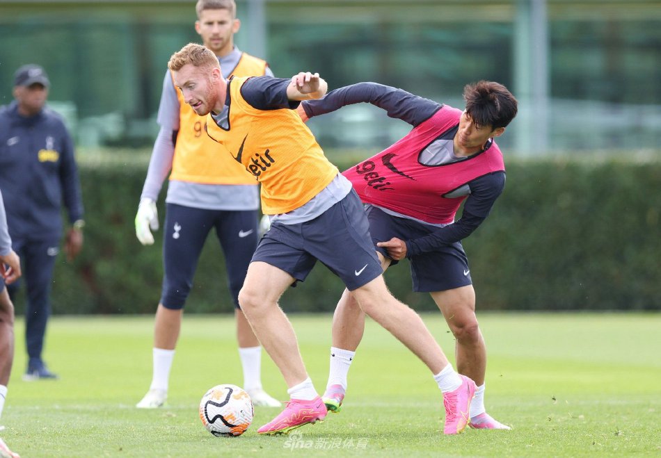 梅开二度，吉拉西当选多特vs比利亚雷亚尔全场最佳（吉拉西梅开二度，荣膺多特战比利亚雷亚尔全场最佳）