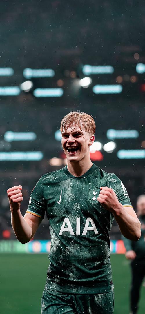 表现惊艳！伊力福拉提10中6贡献17分&半场上演精彩压哨（状态火爆！伊力福拉提10投6中砍下17分，半场奉上压哨好戏）