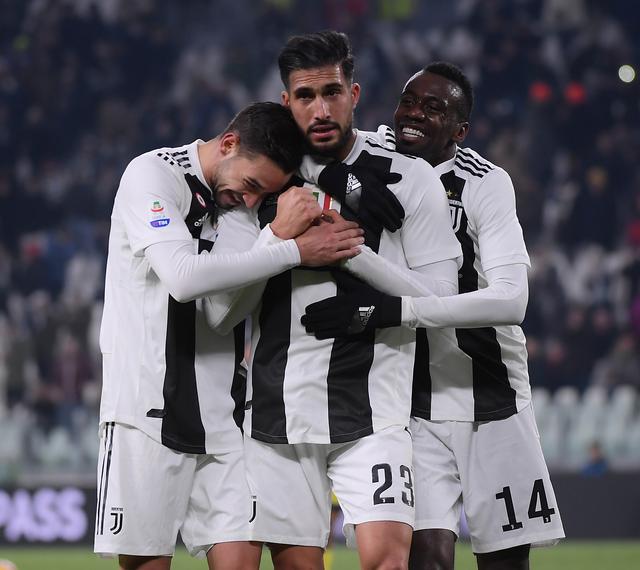 足球中超球员获选月最佳，数据联盟第一（中超球星当选月度最佳，数据领跑全联盟）